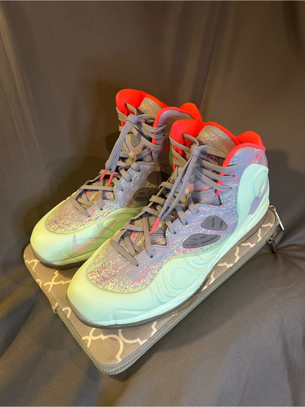 Nike Hyperposite OG
“Christmas” (GREAT CONDITION)